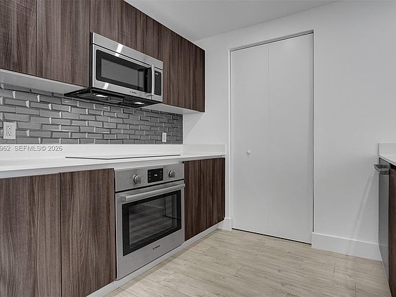 5th image of 488 NE 18th St Unit 4510