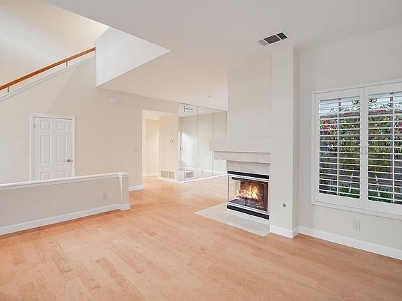 5th image of 810 Sunstone St