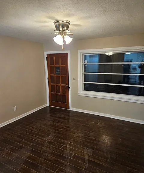 423 N Pine St — Photo 1
