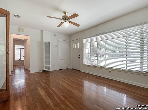 5th image of 227 Hillwood Dr