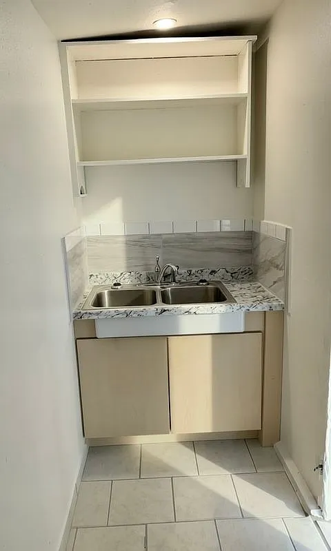 1 bed, 1.0 bath, 400 sqft, $850 — Photo 2