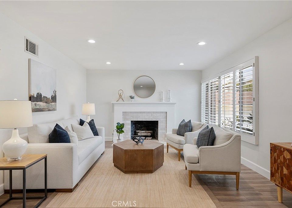 1st image of 1555 Feliz St