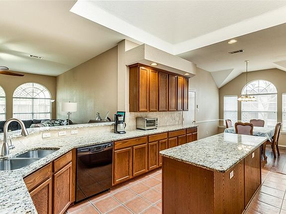 3rd image of 5205 Highlands Dr