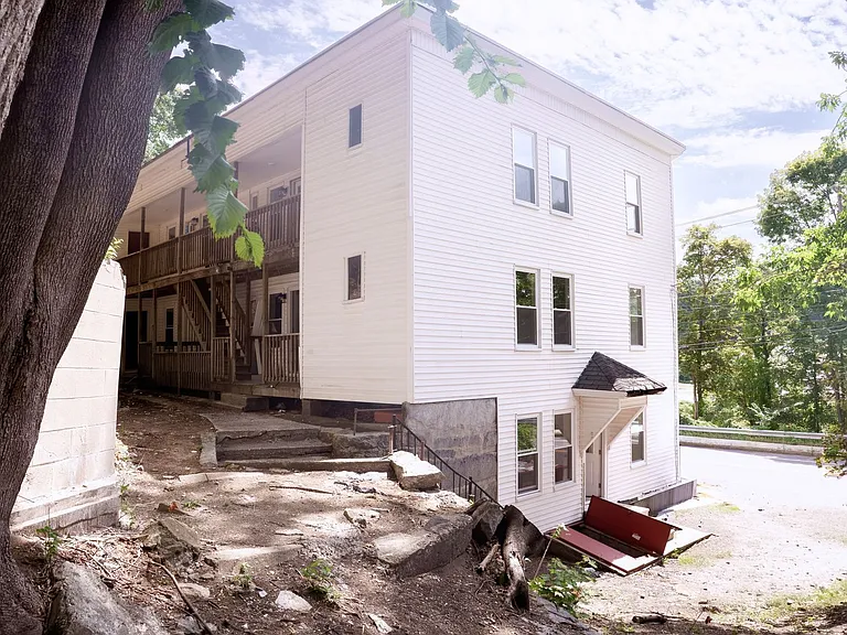 Fully Renovated Apartment Building Modern Upgrades Throughout — Photo 6
