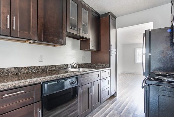 4th image of 2481 Grove Way APT 40