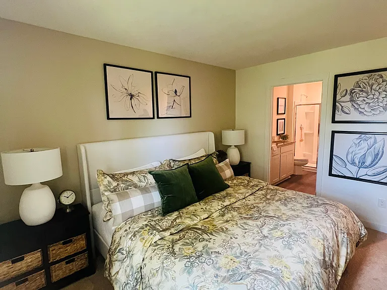 4214 Belcourt Ln NE — Photo 16