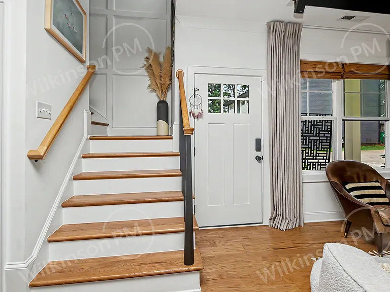 221 Gardner Ave — Photo 4