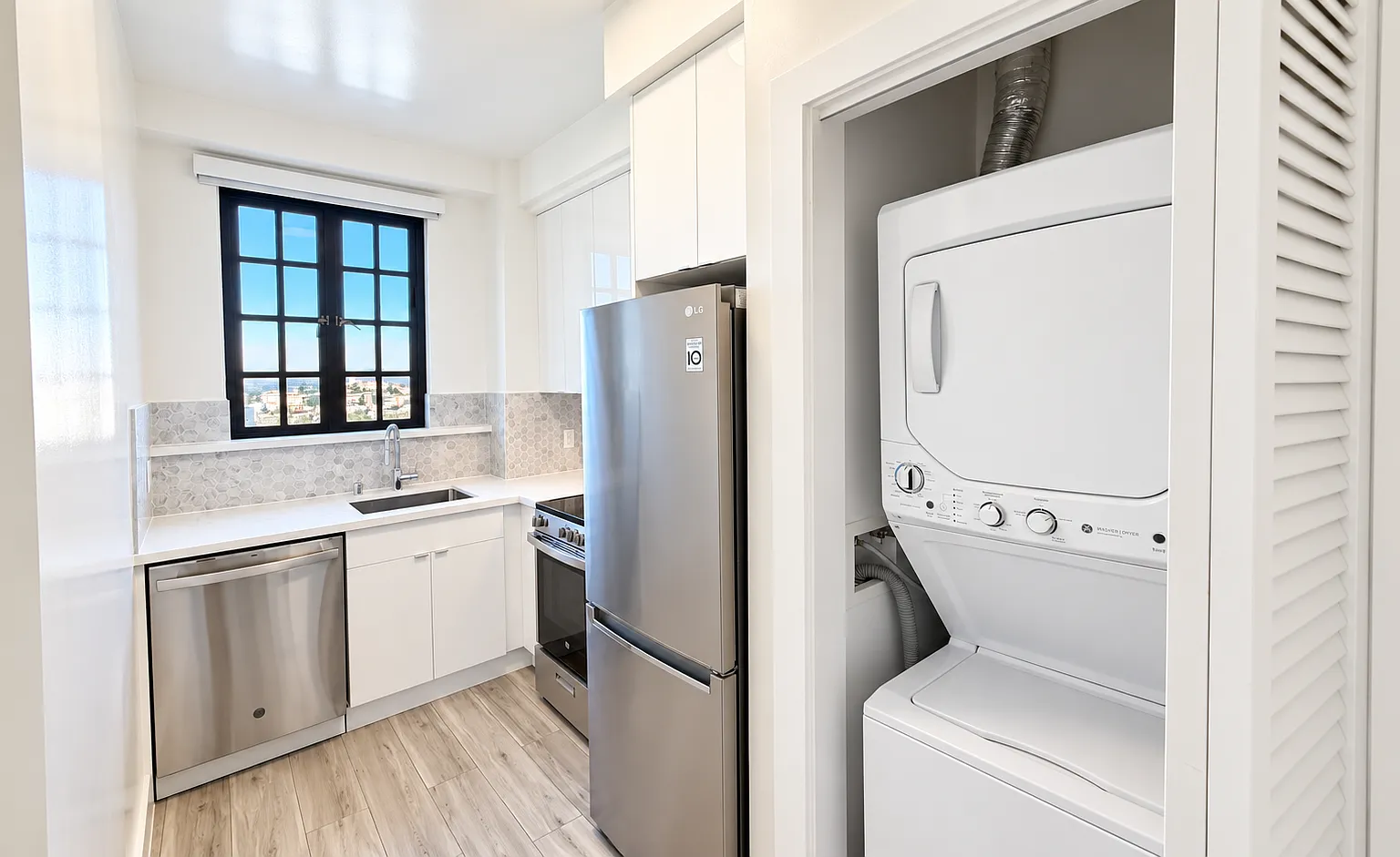 Sun-Soaked Remodeled Corner 2BR/2BA with Golden Gate & Marin Views — Photo 3