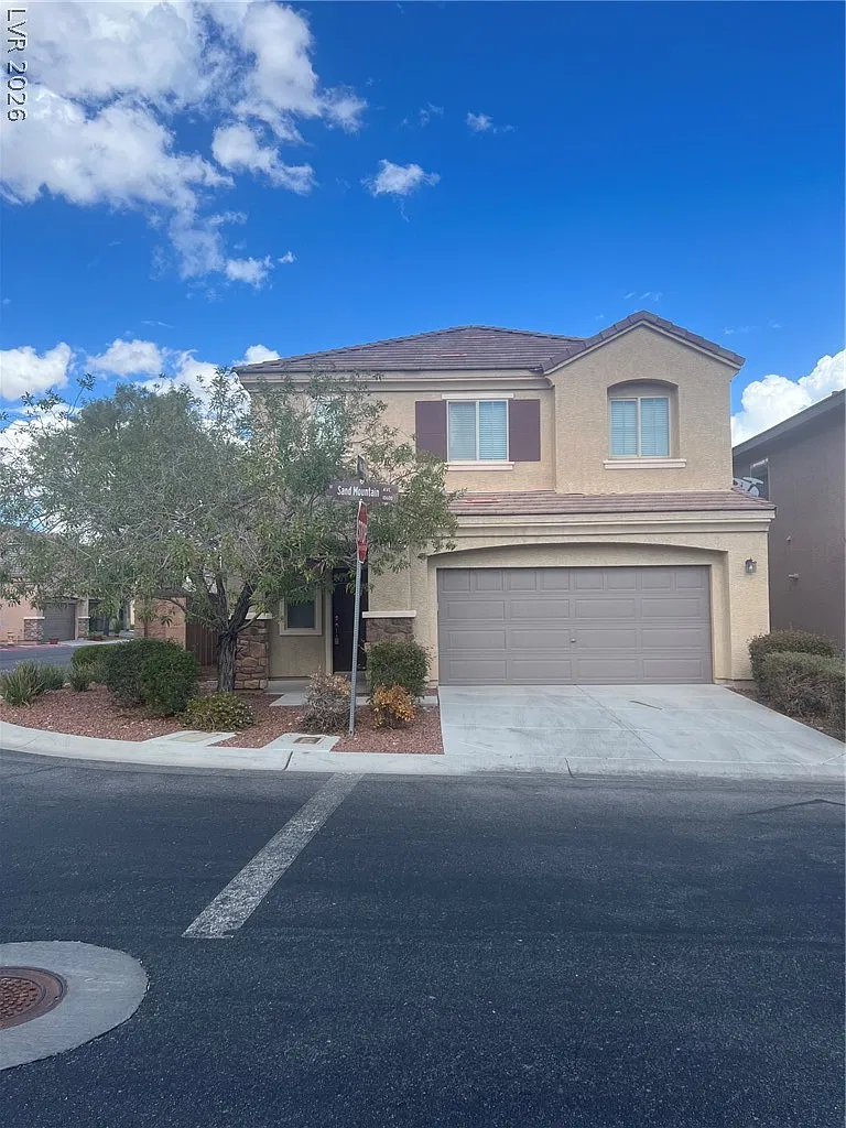 4 bed, 2.5 bath, 2601 sqft, $2,600 — Photo 1