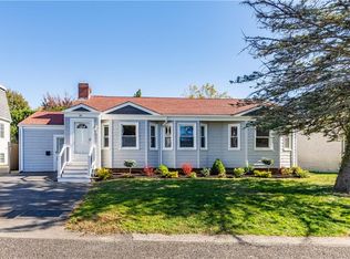 26 Keeher Ave, Newport, RI 02840