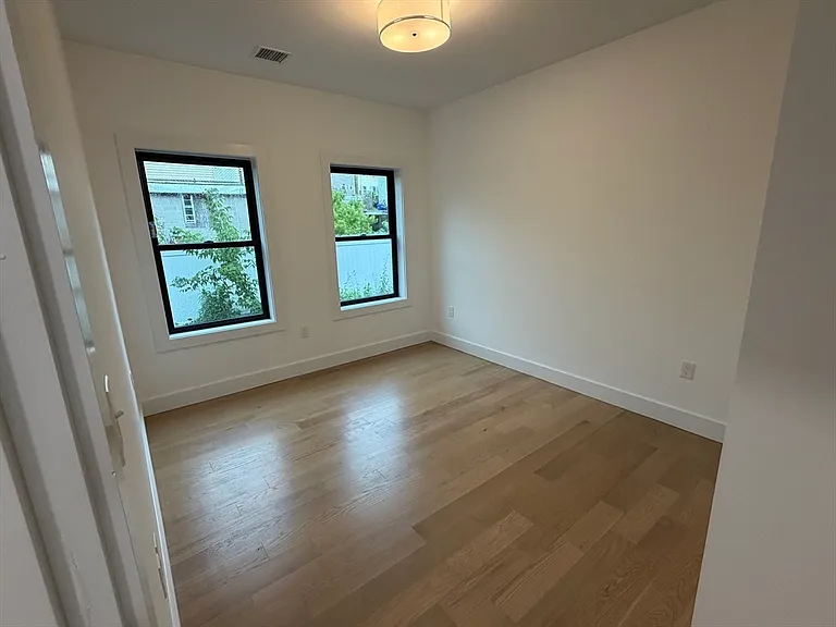 95 Addison St #206 — Photo 5