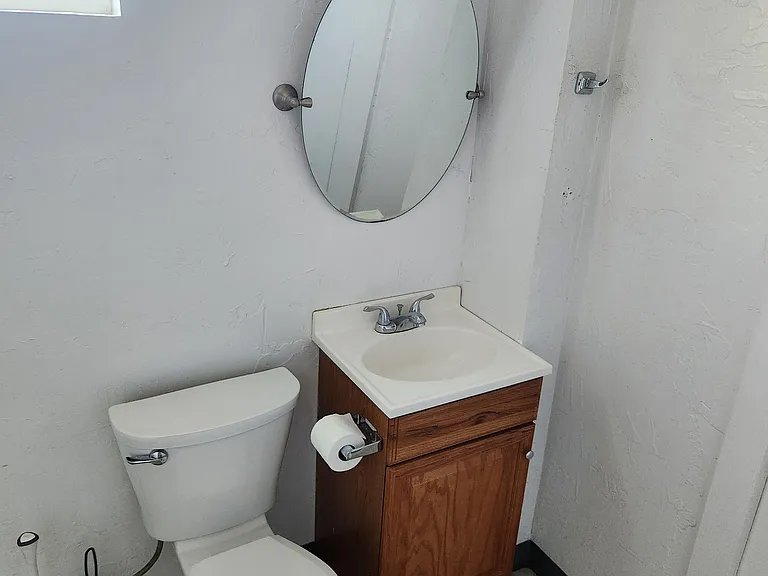 854 Waterloo St — Photo 7