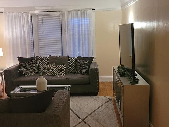 2nd image of 4618 Washington St #3B