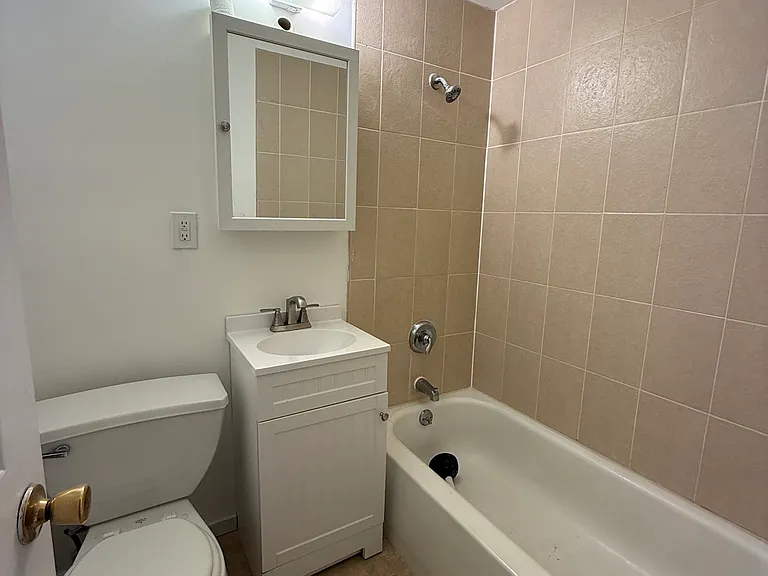 279 York Ave — Photo 5
