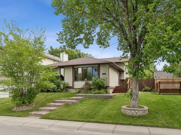 44 SW McKinley Rise SE, Calgary, AB T2Z 1W1
