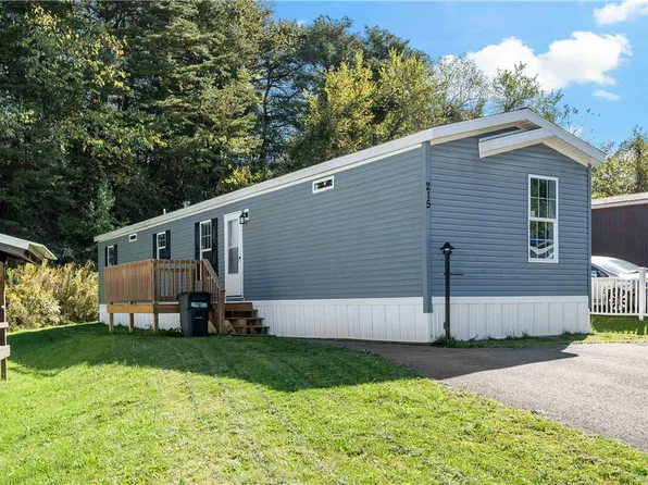 215 Valleyview Dr, North Fayette, PA 15071