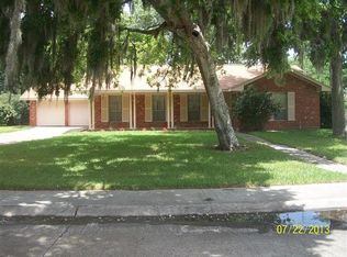 105 Daisy St, Lake Jackson, TX 77566