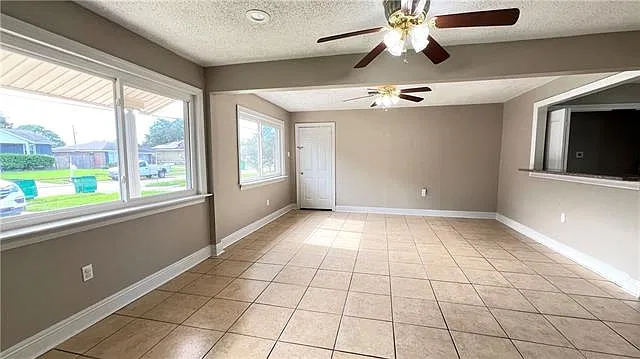 3 bed, 1.5 bath, 1135 sqft, $1,450 — Photo 2