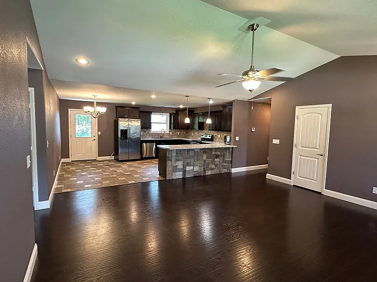 333 Lyle Curtis Cir — Photo 5