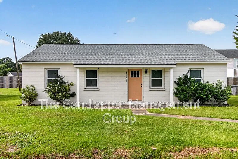 3 bed, 2.0 bath, 1000 sqft, $2,000 — Photo 1