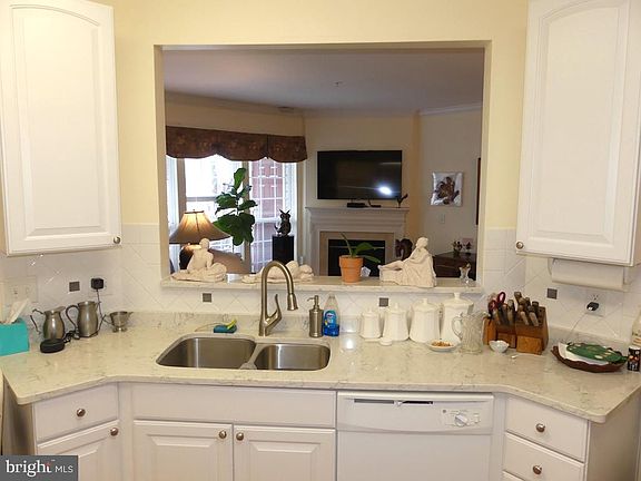 4th image of 117 Nichols St