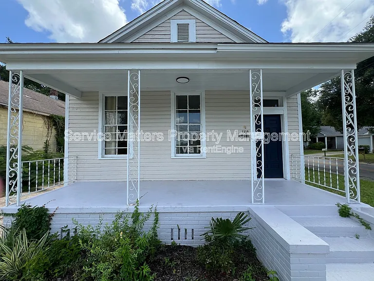 1319 W Jackson St — Photo 2