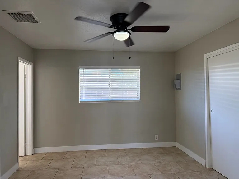 512 W Atkins Ave — Photo 6