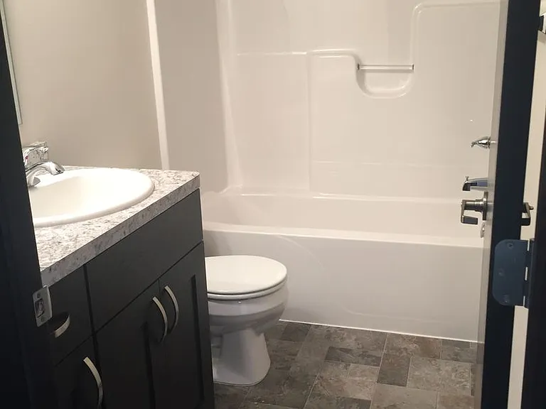 916 Eaglewood Ave — Photo 2