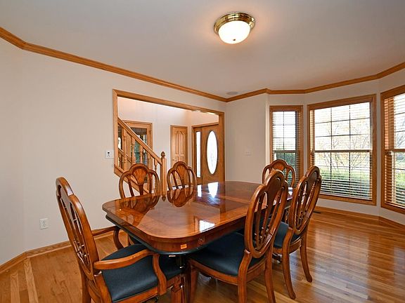 5th image of 4208 Meadowbrook Ln