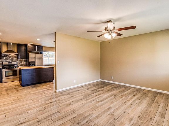 3rd image of 1015 E Marigold Ln