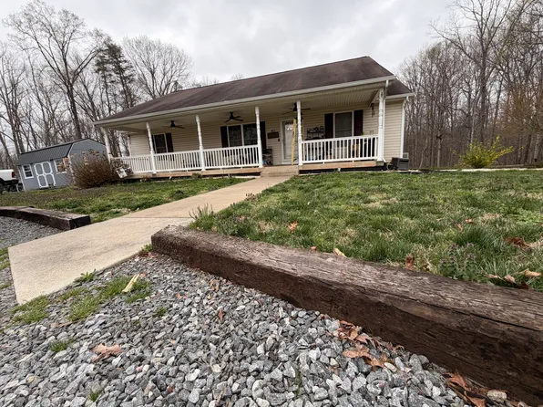 40 Charlie Coakley Ln, Fredericksburg, VA 22406
