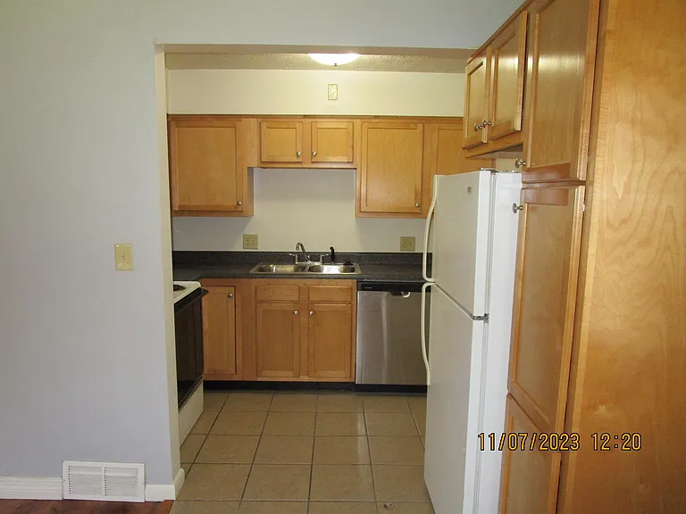 804 S Elm St #4 — Photo 3