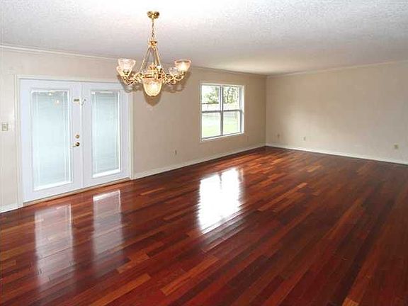 2nd image of 2931 Glenn St