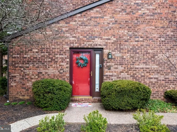 1307 Mountainview Dr, Chesterbrook, PA 19087
