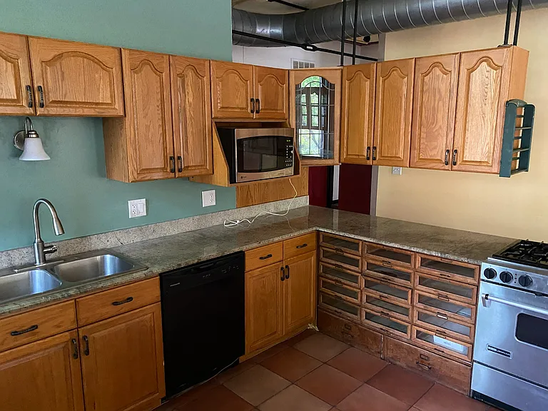 1846 W Henderson St #1846 — Photo 33