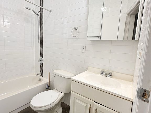 4th image of 8630 23rd Ave #1F