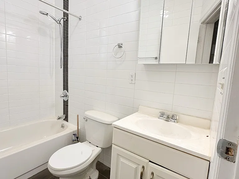 8630 23rd Ave #1F — Photo 4