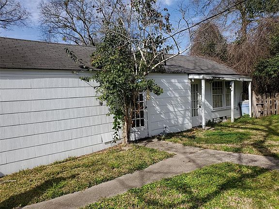 4th image of 601 Manley St