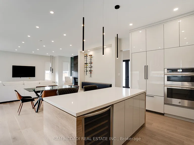 1019 Strathy Ave — Photo 11