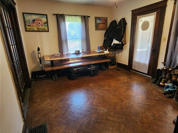 5th image of 554 Cypress St