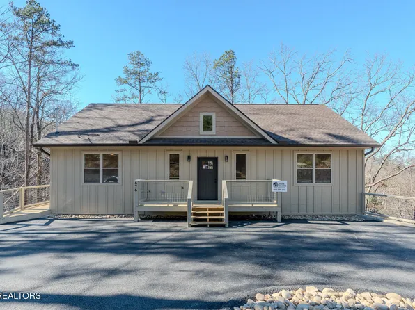 676 Monte Wood Cir, Pigeon Forge, TN 37863