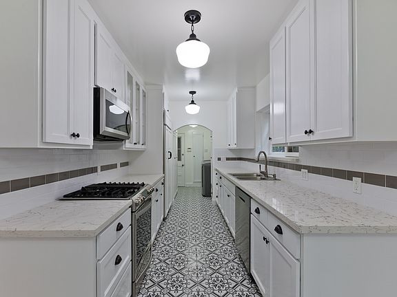4th image of 1107 S Crescent Heights Blvd