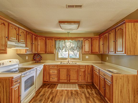 4th image of 303 Hilltop Dr