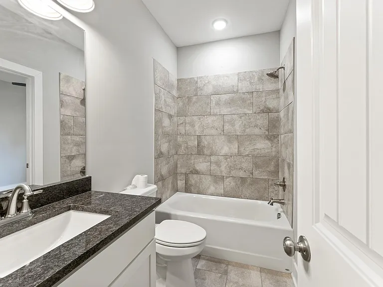 537 Lewis Ln — Photo 3