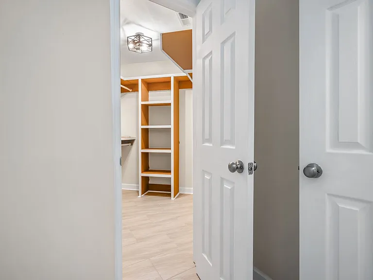 1004 Austin Ct — Photo 25