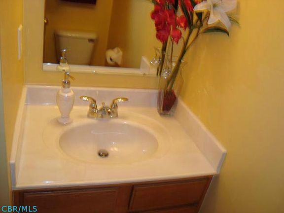 4th image of 8688 Maisch St