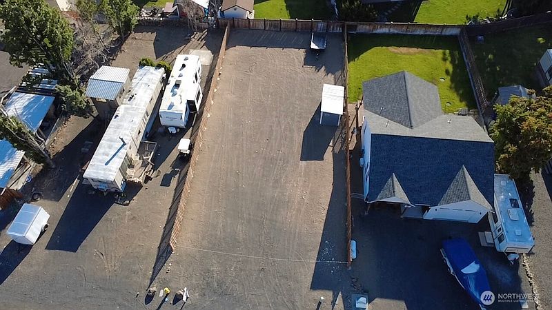 2nd image of 826 SW Chukar Place