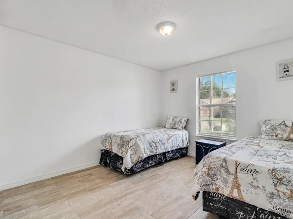3033 Classic Dr, Perdido Key, FL 32507