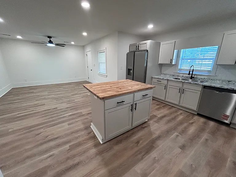 112 Moore Ave — Photo 15