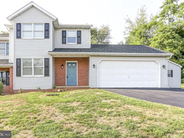 12 Edgewood Dr, Lititz, PA 17543